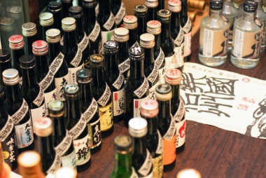 長野県産の日本酒銘柄を180mlサイズにした「楽國信州」シリーズを自社開発